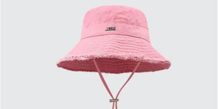 Pink Jäcquemus hat bucket hat 