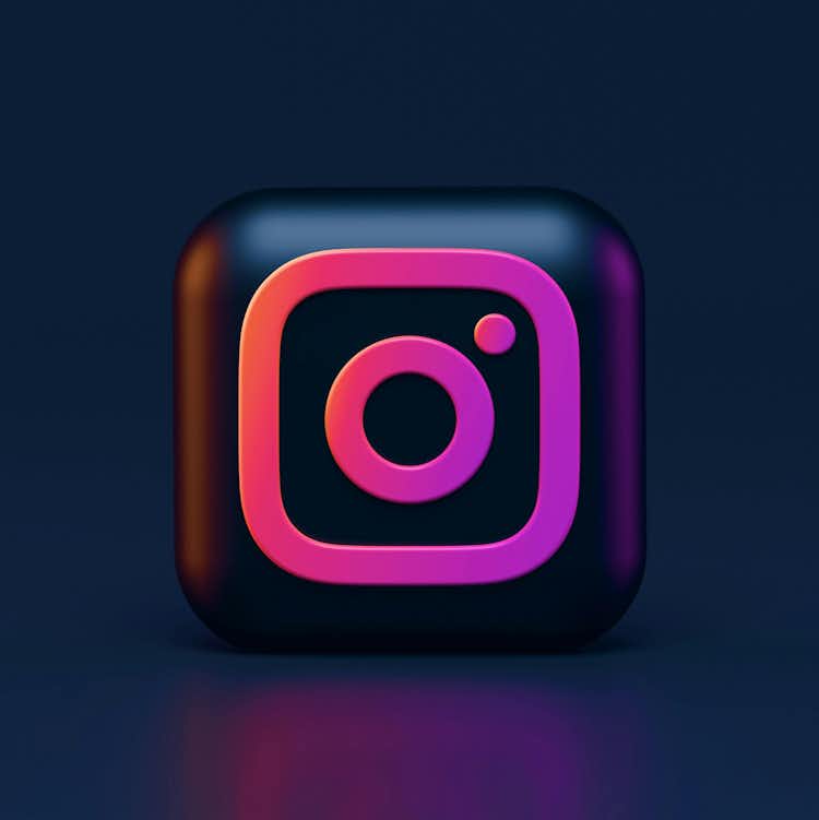 Suis-nous sur Instagram