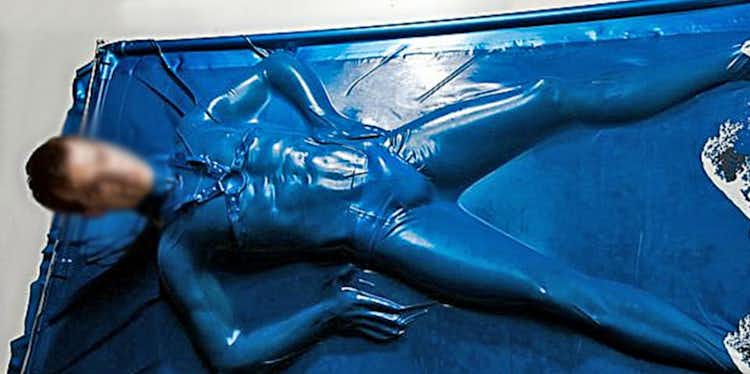 TIP TOWARDS THE LATEX VAC BED