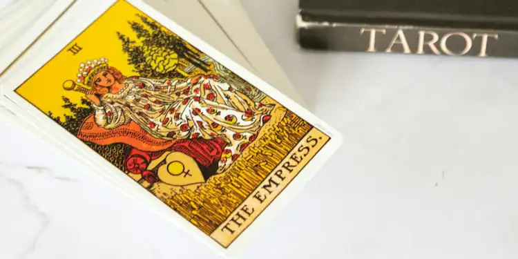 Oracle & Tarot Card Reading